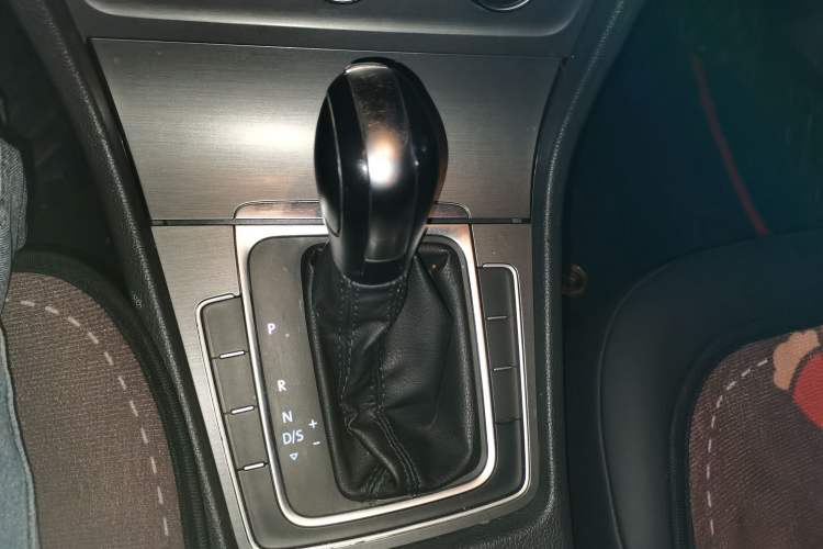 Used Volkswagen Golf 2016 1.6L Automatic Comfort Model Gear Lever