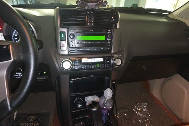 Used Toyota Prado 2010 2.7L Automatic Deluxe Edition Audio And AC Panel