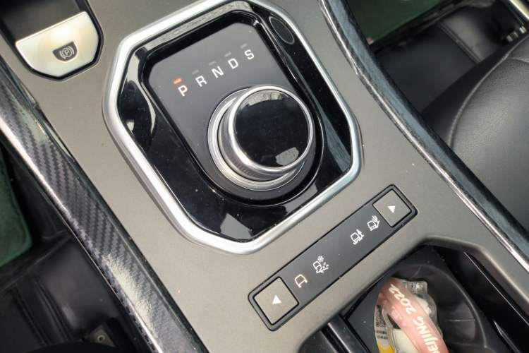 Used Land Rover Range Evoque 2018 240 PS SE Smart Brilliance Edition Gear Lever