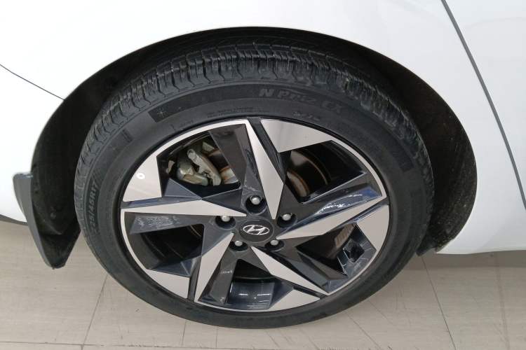 Used Hyundai Elantra 2021 1.5L CVT LUX Prestige Edition Right Rear Wheel Hub