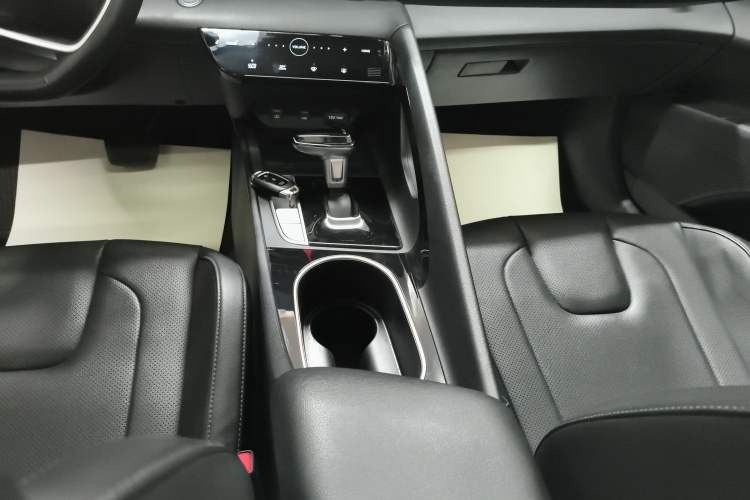 Used Hyundai Elantra 2022 1.5L CVT LUX Prestige Edition Gear Lever