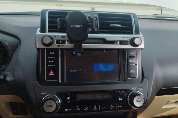 Used Toyota Prado 2016 2.7L Automatic Luxury Edition Audio And AC Panel