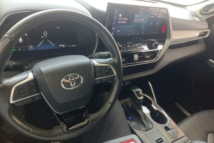 Used Toyota Highlander 2022 Dual-Engine 2.5L Four-Wheel Drive Supreme Edition 7-Seater Center Console