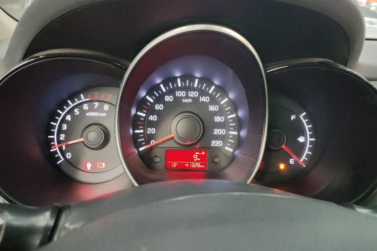 Used Kia K2 2015 Sedan 1.4L MT GLS