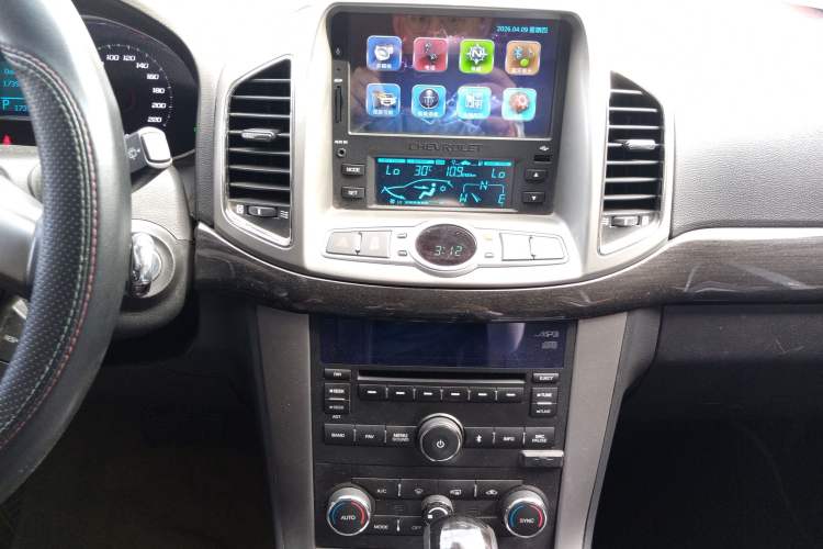 Used Chevrolet Captiva 2015 2.4L 4x4 Flagship Edition 7-Seater Audio And AC Panel