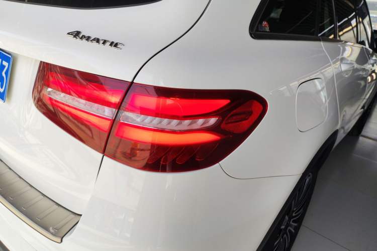 Used Mercedes-Benz GLC 2018 GLC 260 4MATIC Dynamic Edition Exterior 3