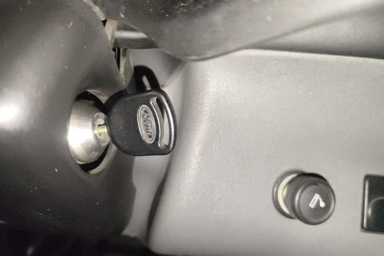 Used Ford Classic Transit 2016 2.8T Diesel Long-Wheelbase 6-Seater Mid-Roof Multifunction Vehicle JX493ZLQ4
