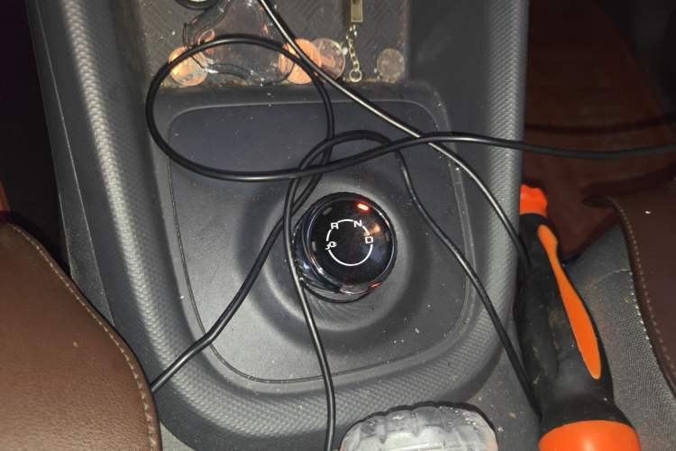 Used Wuling Hongguang New Energy 2024 All-Electric Model 300KM Standard Version Gear Lever