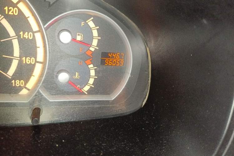 Used Jinbei Hiace 2016 2.0L Luxury Version V19 Odometer Close Up