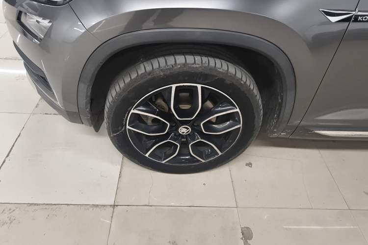 Used Skoda Kodiaq 2017 TSI330 7-Seater Two-Wheel-Drive Luxury Edition Exterior 4