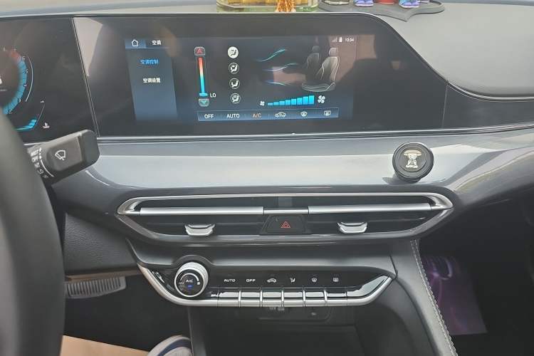 Used CHANGAN Eado 2020 PLUS Blue Whale NE 1.4T GDI DCT Prestige Model Audio And AC Panel