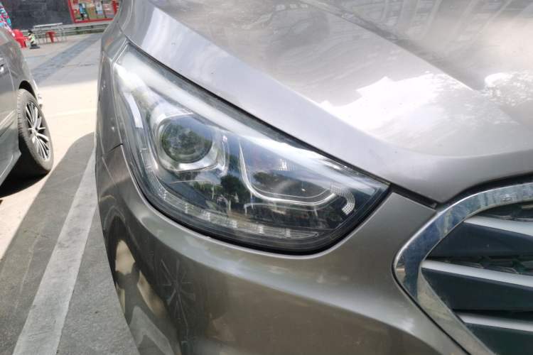 Used Hyundai ix35 2013 2.0L Automatic Two-Wheel Drive Smart GLS China V Standard Right Front Headlight