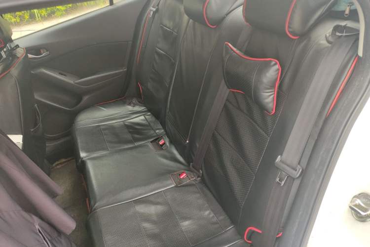 Used Mazda 3 Axela 2016 Sedan 1.5L Automatic Comfort Model
