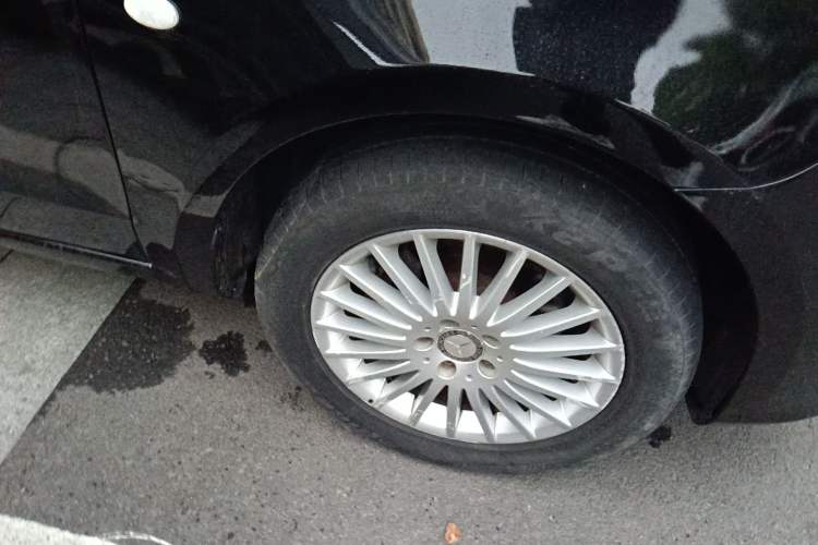 Used Mercedes-Benz V-Class  Right Front Wheel Hub