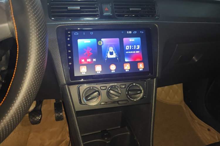 Used Volkswagen Santana 2015 1.6L Manual Fashion Edition Audio And AC Panel