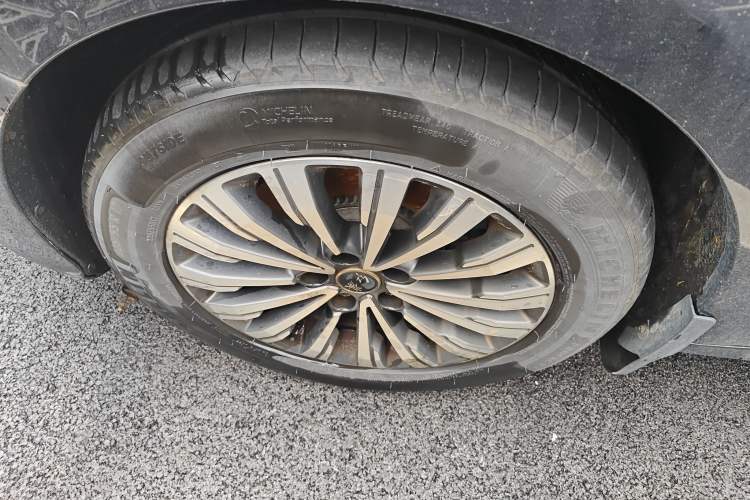 Used Hongqi H7 2018 1.8T Comfort Edition Left Front Wheel Hub