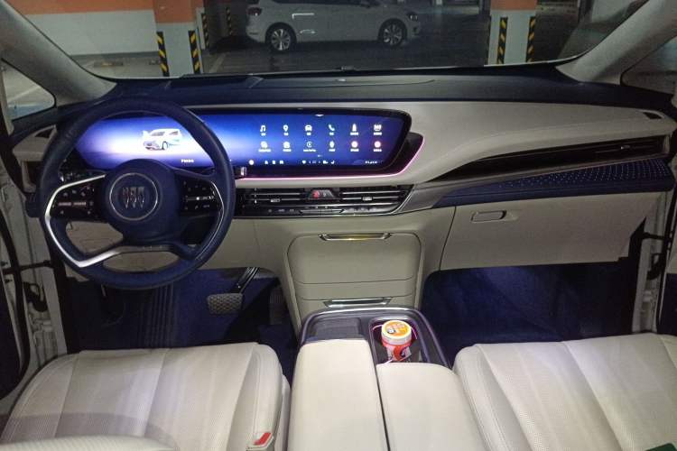 Used Buick Century 2023 2.0T Six-Seater Yinshi Edition Center Console