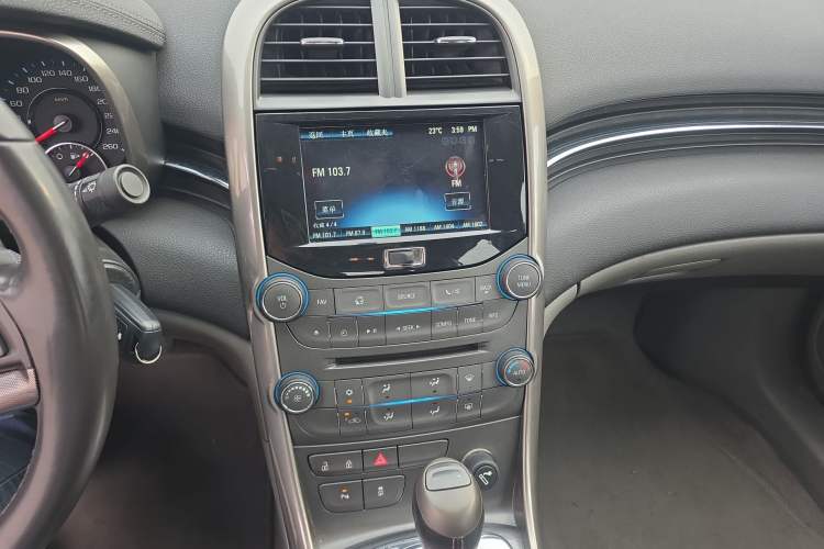 Used Chevrolet Malibu 2012 2.0L Automatic Luxury Edition Audio And AC Panel
