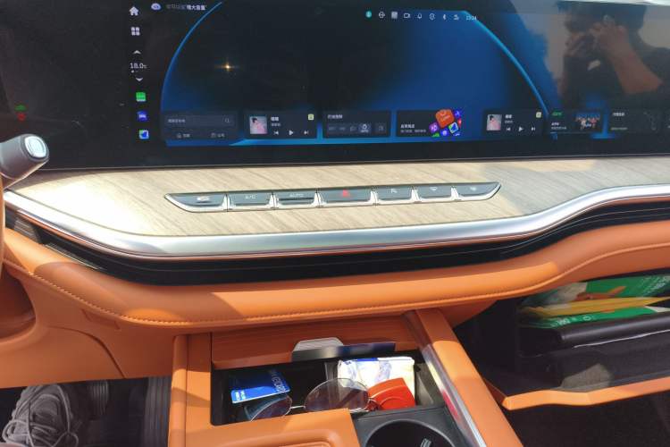 Used Wey Lanshan 2023 Four-Wheel Drive Ultra-Long Range Version Audio And AC Panel