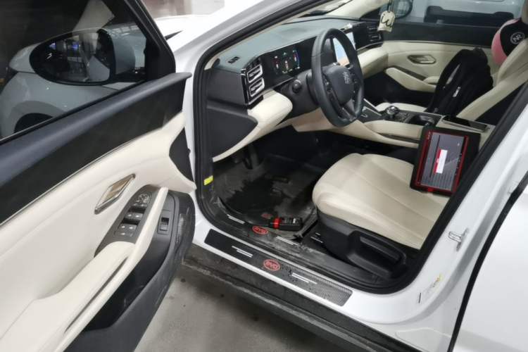 Used BYD Qin L 2024 DM-i 80KM Leading Model
