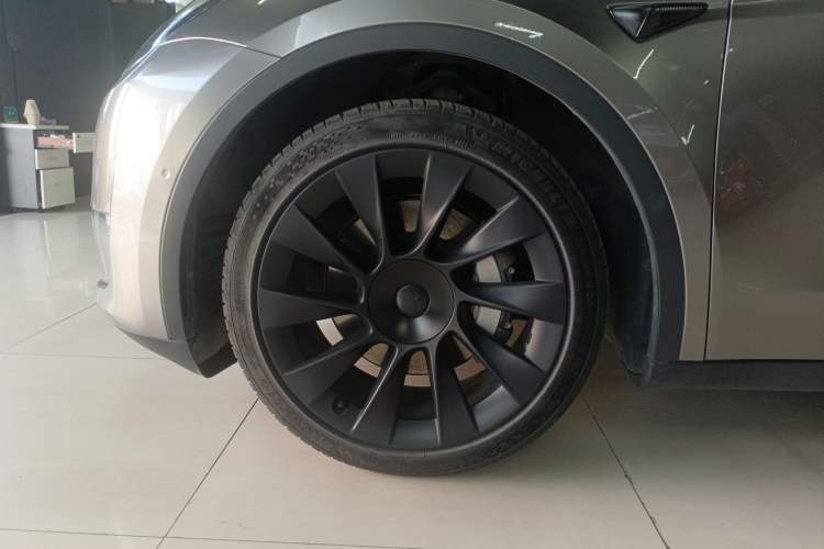 Used Tesla Model Y 2022 Long-Range All-Wheel-Drive Version