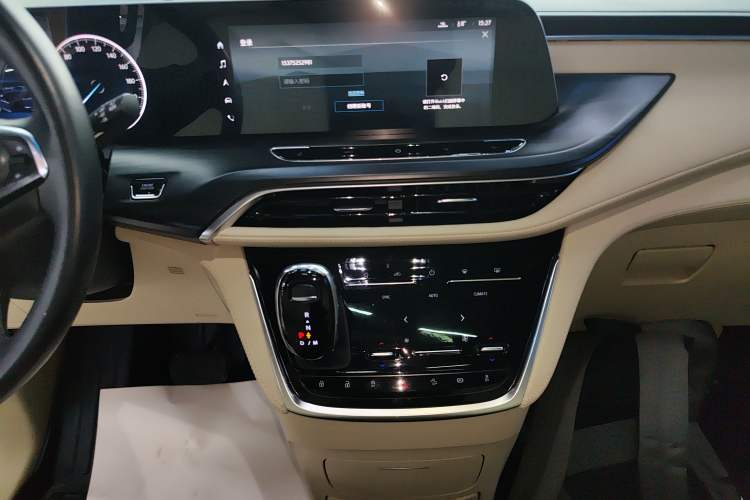 Used Buick GL8 2022 ES Landtrek 653T Flagship Model