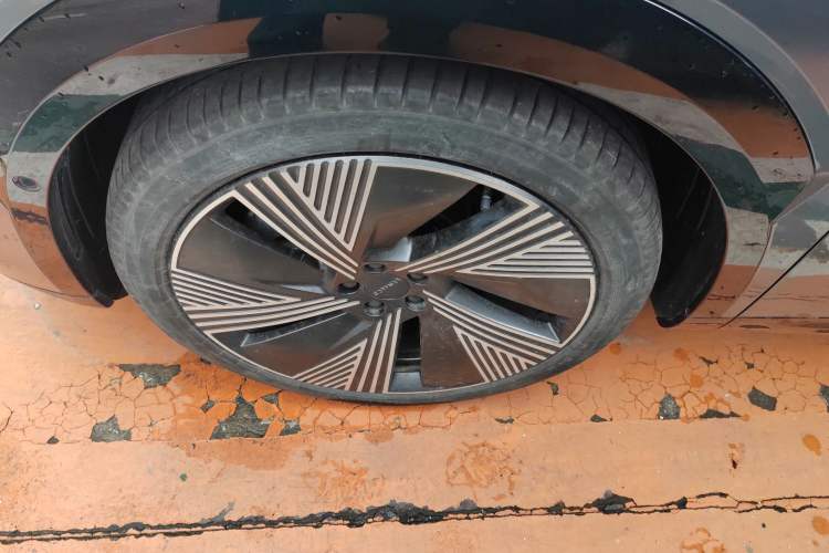 Used Lynk & Co 08 EM-P 2025 220 km All-Wheel-Drive Performance Halo