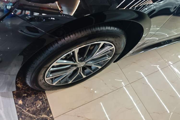 Used Geely Auto Preface 2025 Dongfang Yao 1.5TD Fuyao Edition Left Front Wheel Hub