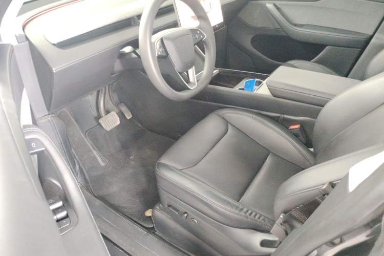 Used Tesla Model Y 2025 Rear-Wheel Drive First Edition Left Front Seat