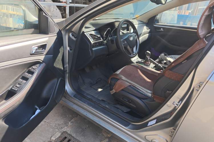 Used Bestune B70 2014 2.0L manual luxury version