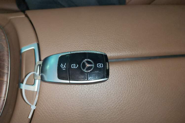 Used Mercedes-Benz E-Class 2018 Facelift E 300 L Luxury Edition
