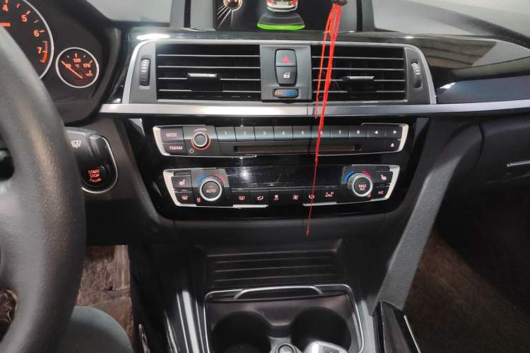 Used BMW 3 Series 2016 316Li Fashion Model
