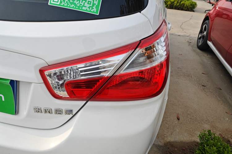 Used Venucia R50 2015 1.6L Manual Fashion Edition Exterior 3