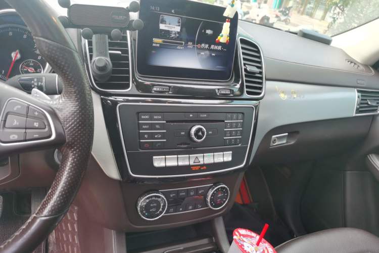 Used Mercedes-Benz GLS 2018 Facelift GLS 320 4MATIC Audio And AC Panel