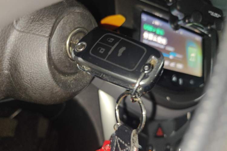 Used Chevrolet Aveo Sonic 2014 Hatchback 1.6 SX AT Fashion Edition Vehicle Key