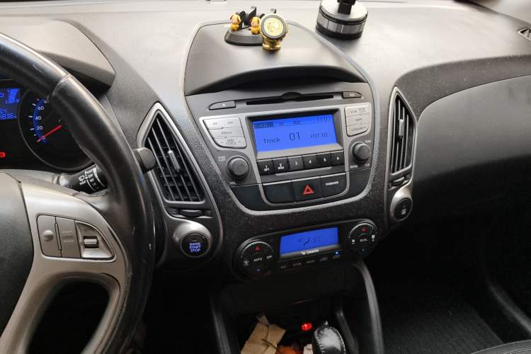 Used Hyundai ix35 2013 2.0L Automatic Two-Wheel Drive Smart GLS China IV Standard