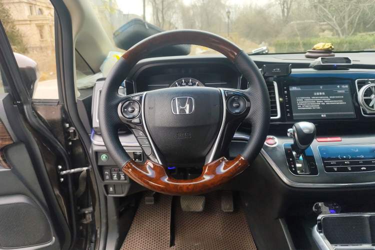 Used Honda Elysion 2016 2.4L Style Edition
