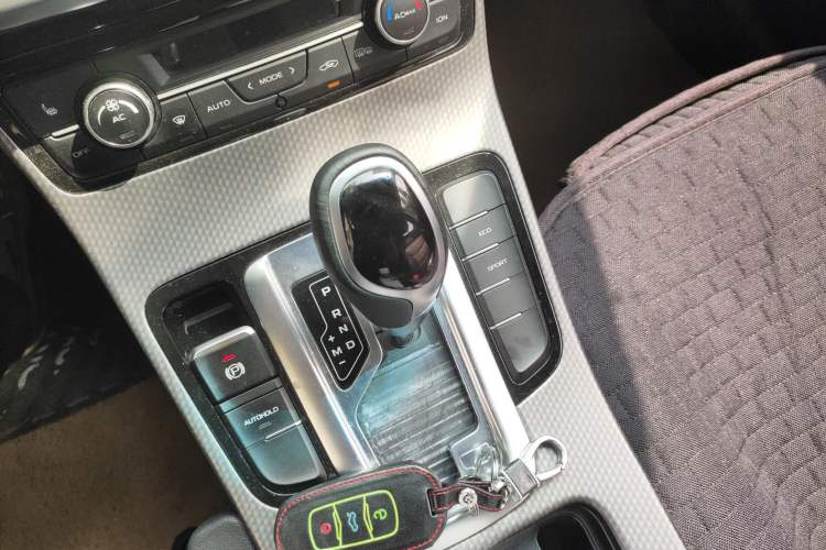 Used Geely Auto Emgrand GS 2016 Elegant Edition 1.3T Automatic ZhenShang Model Gear Lever