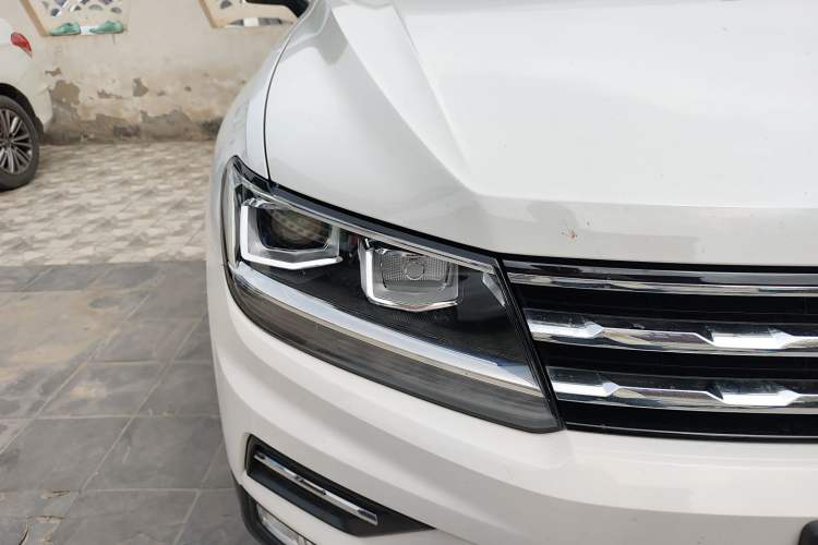 Used Volkswagen Tiguan L 2018 280TSI Automatic Two-Wheel Drive Comfort Edition Right Front Headlight