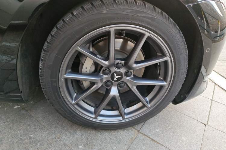 Used Tesla Model 3 2022 Rear-Wheel-Drive Version Right Front Wheel Hub