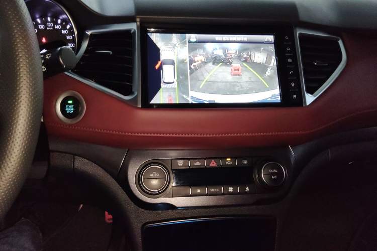 Used Haval H6 Coupe 2018 Red-Label 1.5T Automatic Two-Wheel Drive Ultra-Luxury Model Audio And AC Panel