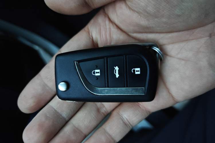 Used Toyota Corolla 2017 Revised Version 1.2T S-CVT GL-i Leather Edition Vehicle Key