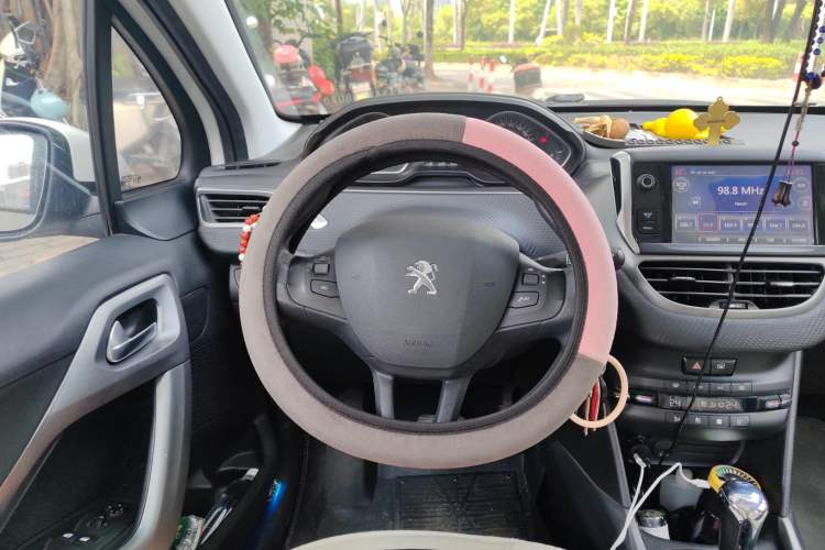 Used Peugeot 2008 2014 1.6L Automatic Fashion Edition Steering Wheel