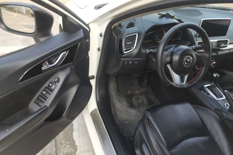 Used Mazda Mazda 3 Axela 2014 Sedan 1.5L Automatic Comfort Model
