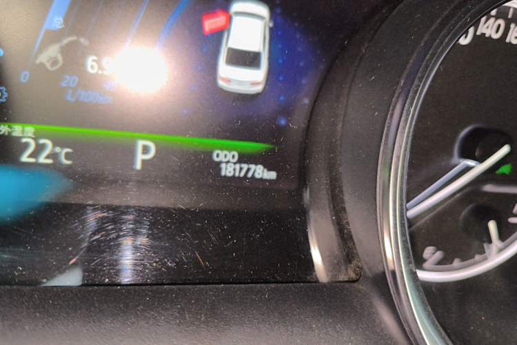 Used Toyota Camry 2018 2.5G Luxury Edition Odometer Close Up