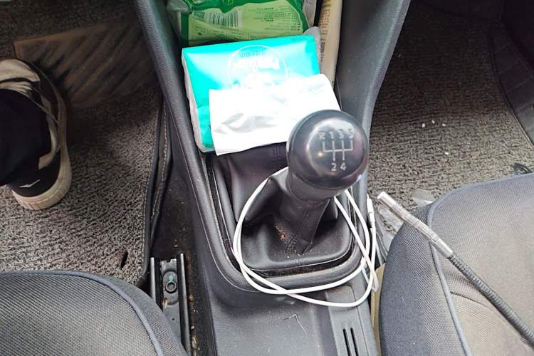 Used Volkswagen Jetta 2015 Value Edition 1.6L Manual Fashionable Style Gear Lever