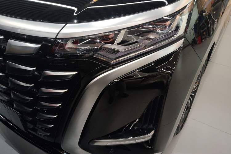 Used Denza D9 2024 DM-i 1050 Luxury Model