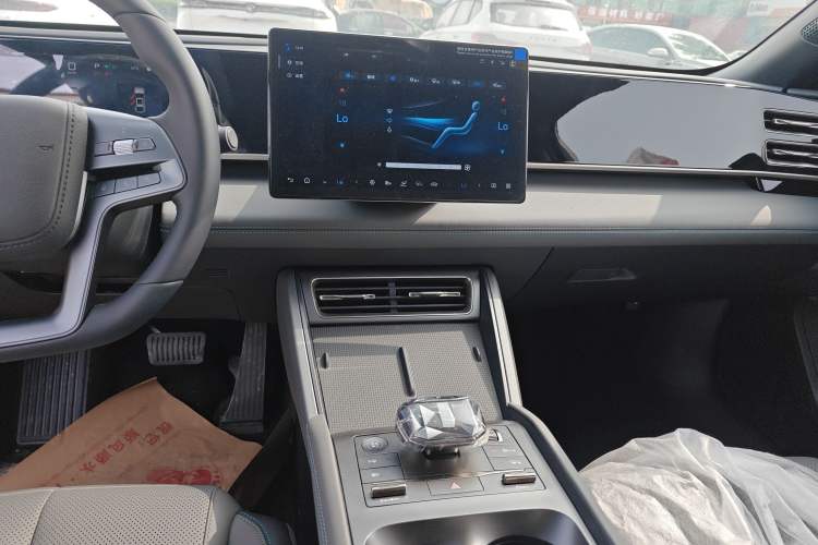 Used BYD Qin L 2025 DM-i Smart Drive 80KM Leading Model
