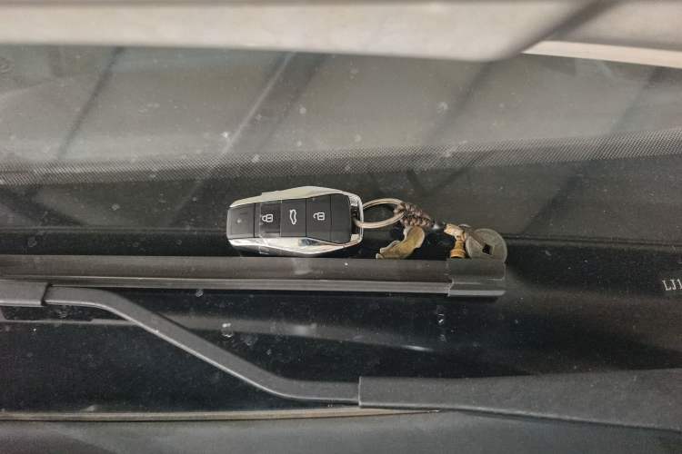 Used SOL QX 2021 300T DCT Deluxe Smart Connectivity Version