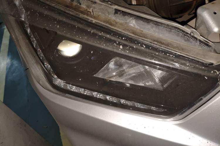 Used JMC Transit 2019 2.8T Commercial Version Short Wheelbase Mid-Roof 6-Seater China VI JX493